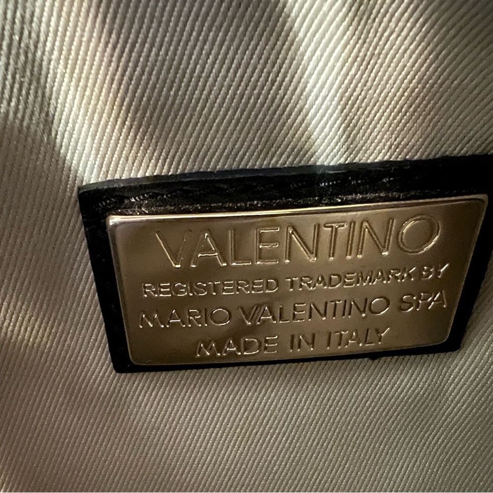 Valentino crossbody. Broken zipper. Gently used